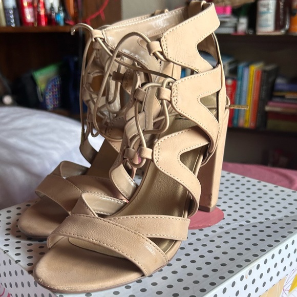 Nude heels - Picture 2 of 2